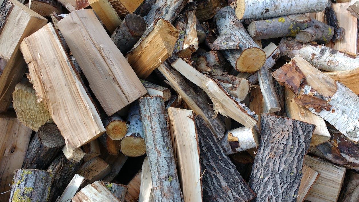 Understanding-the-Science-Behind-Firewood:-Why-Does-Wood-Burn?